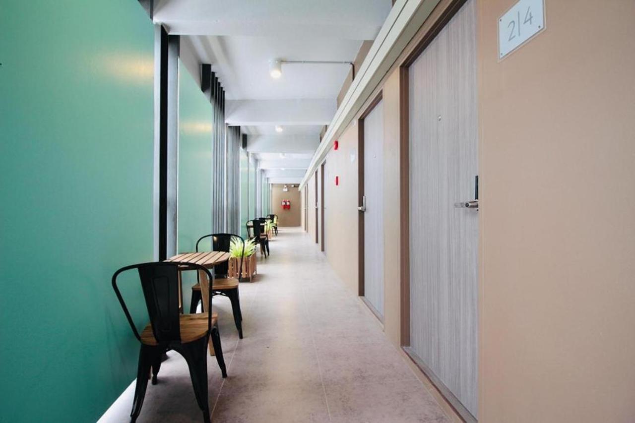 R 17 Living Hotel Bangkok Exterior photo