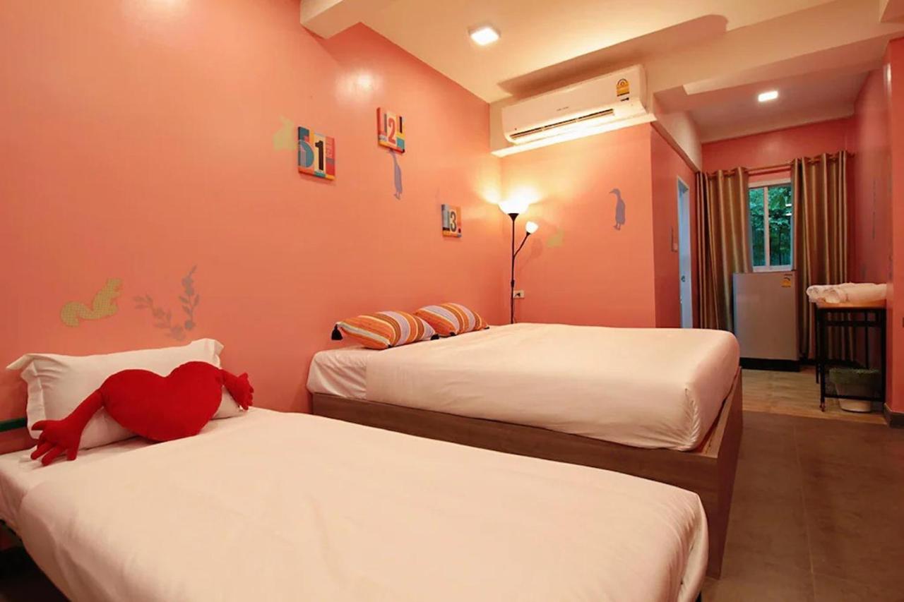 R 17 Living Hotel Bangkok Exterior photo